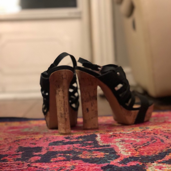 Black and cork Guess heels - Picture 2 of 8